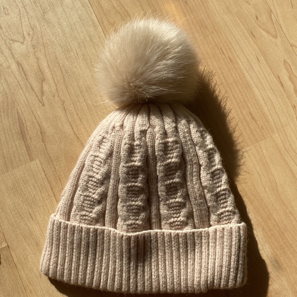 Pair of winter accessories. Beige beanie and pink beanie with matching mittens - Picture 2 of 4